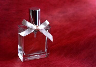 香水をプレゼントする意味や心理はマーキング？男友達や女性の友達からでは意味が変わる？