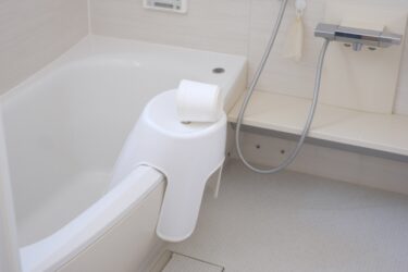 シャワーのみの風呂掃除の頻度や、一人暮らしで浴槽を使わないときの掃除のやり方を紹介